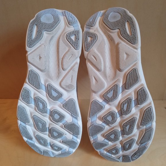 Sold elsewhere: Hoka One One Clifton 9 womens size 10B - Picture 5 of 7